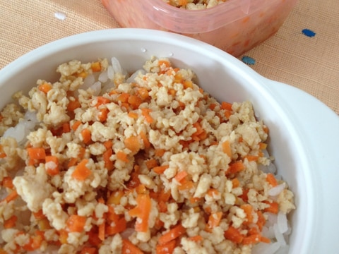 幼児食に☆鶏とにんじんのそぼろ丼